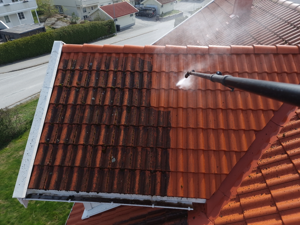 Faites appel à nos couvreurs pour le nettoyage et le démoussage de votre toiture au Plessis Bouchard