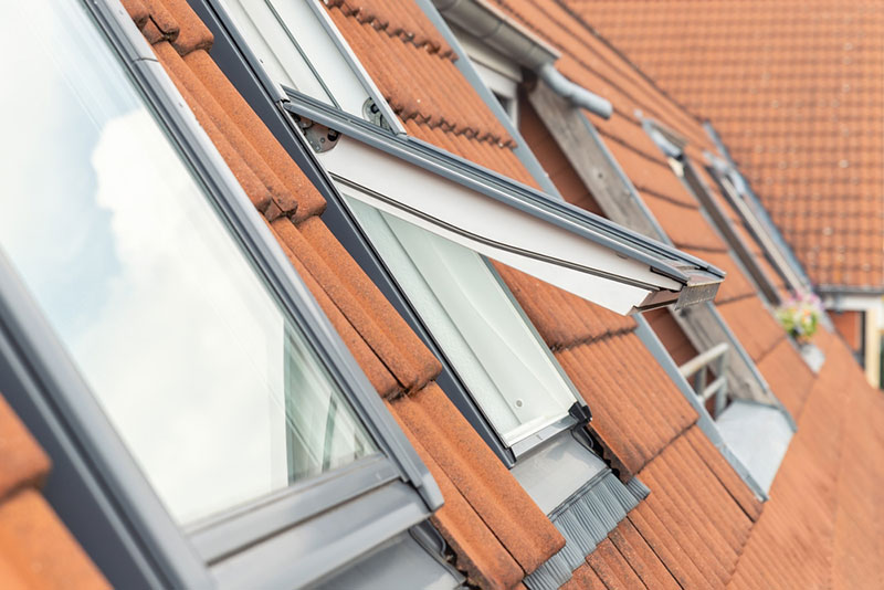 Photos de fenetres de toit Velux installées sur une toiture 